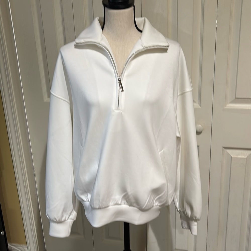 NWT 1/4 zip scuba sweatshirt in white by Commense